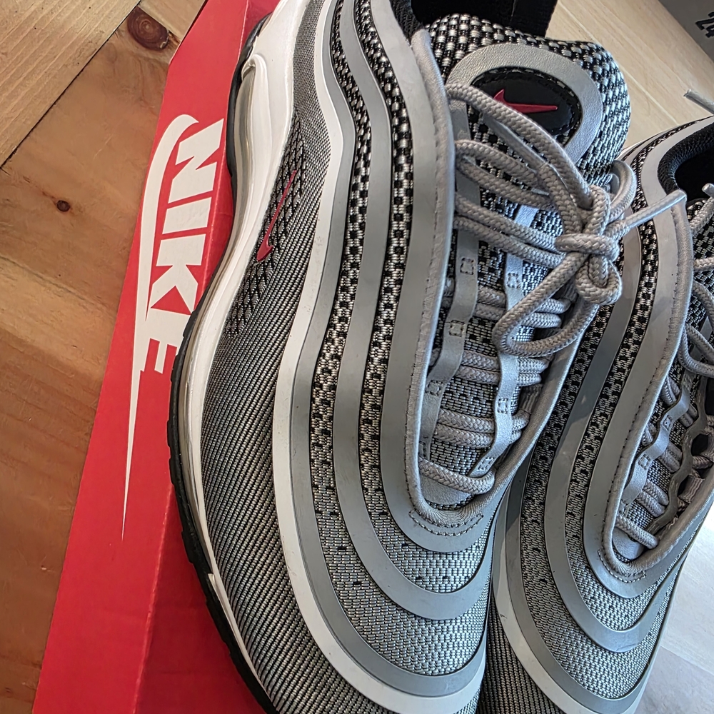 Nike Men's Gray Sneakers